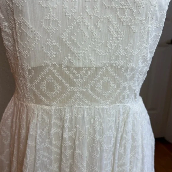 NWT Rebecca Minkoff Trixie Dress White Embroidered Sheer Partially Lined Sz 4 - Picture 10 of 16
